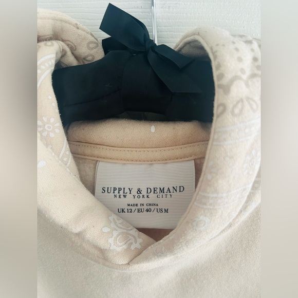 SUPPLY & DEMAND Paisley Hoodie - Cream/Tan, Boyfriend Fit, Sz M, Used Condition - Picture 3 of 5